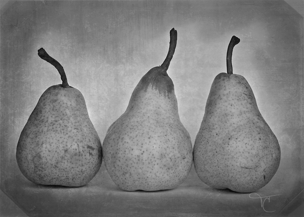 pears-black-and-white